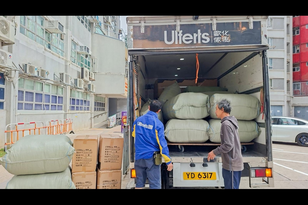 英皇集團旗下歐化傢俬於今日向受災居民捐贈全新寢具，以解燃眉之急_2